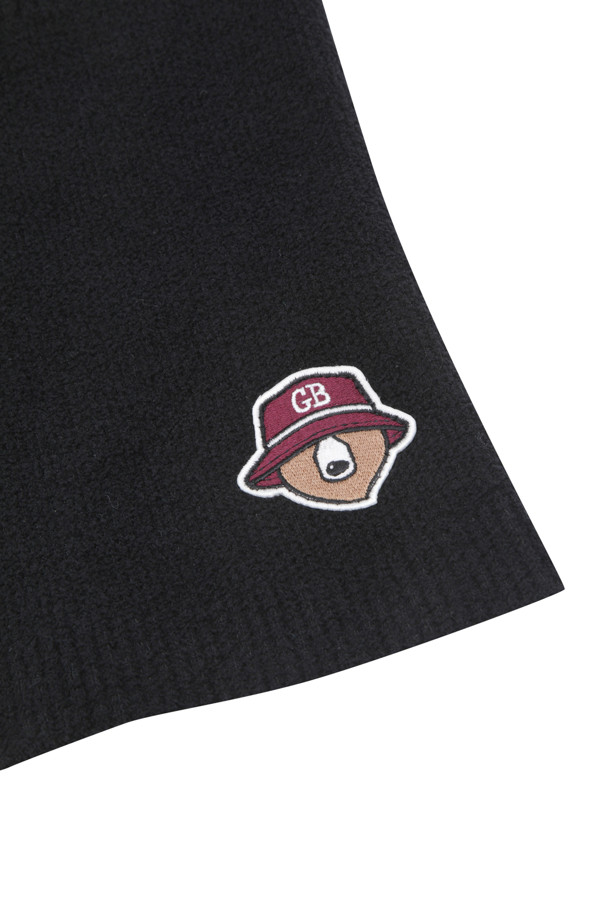 베이직한 디자인의 (U) 넥워머입니다. 부드러운 택텔 소재로 제작되어 뛰어난 착용감을 선사하며, 보온 기능으로 겨울철 추위로부터 따뜻하게 보호해줍니다. 경량 소재로 제작되어 활동성이 뛰어나며, 어떤 스타일에도 잘 어울리는 미니멀하고 클래식한 디자인을 자랑합니다. 넥워머 왼쪽 하단에는 골드 베어 시그니처 자수 로고가 포인트로 들어가 있습니다. 겨울 데일리룩 또는 산책룩에 활용하여 따뜻함과 스타일을 동시에 잡을 수 있습니다.
