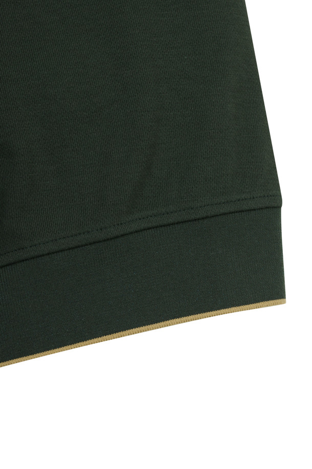 (U) 빅 로고 와펜 크루넥 스웨트셔츠는 남성용 스웨트셔츠로, 베이지, 그레이, 그린 세 가지 색상으로 출시되었습니다. 플리스와 코튼 혼방 소재로 제작되어 부드러운 촉감을 자랑하며, 봄, 가을에 입기 좋습니다. 라운드넥 디자인에 슬림핏, 데일리핏, 오버핏으로 다양한 스타일을 연출할 수 있습니다. 캐주얼, 스포티, 미니멀한 스타일을 즐기는 분들께 추천하며, 동네 마실룩, 산책룩, 캠핑룩에 잘 어울립니다. 전면 좌측 가슴의 곰 와펜과 후면 넥밴드 하단의 로고 자수가 디자인 포인트이며, 신축성이 있어 편안하게 착용 가능합니다.
