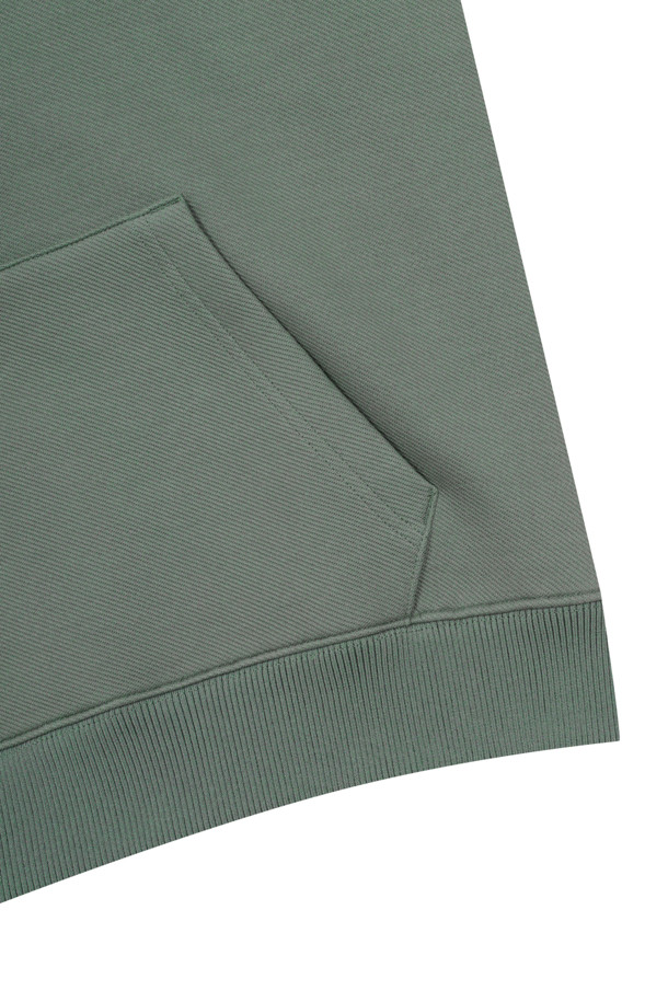 (U) 프린티드 백 후디는 남성용 상의로, 트월 소재를 사용하여 봄, 가을, 겨울에 착용하기 좋습니다. 그레이, 민트, 와인 세 가지 색상으로 출시되었으며, 스포티하면서도 캐주얼한 스타일을 연출할 수 있습니다. 후드와 긴 소매 디자인에 캥거루 포켓, 립밴드 소매단이 특징이며, 후면에 시그니처 베어와 로고 그래픽, 전면 좌측 가슴에 시그니처 베어 와펜으로 포인트를 주었습니다. 슬림핏, 데일리핏, 오버핏으로 다양한 핏을 선택할 수 있어 골프룩과 일상룩에 모두 활용 가능합니다.
