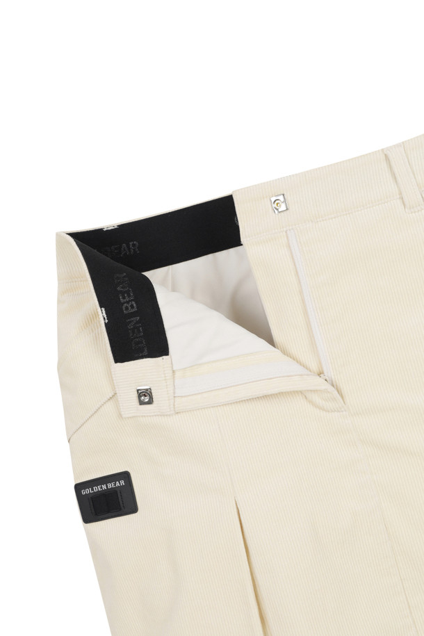 (W) 코듀로이 플리츠 스커트는 여성용으로, 가을과 겨울에 따뜻하게 착용할 수 있는 두꺼운 소재의 플리츠 스커트입니다. 부드러운 촉감의 코듀로이 소재로 제작되어 클래식하고 캐주얼한 스타일을 연출하며, 골프룩으로도 활용 가능합니다. 베이지 컬러에 무지 디자인으로 다양한 상의와 매치하기 용이하며, 레귤러 핏으로 편안하게 착용할 수 있습니다. 플리츠 디테일이 여성스러운 실루엣을 강조하며, 데일리룩과 골프 라운딩 모두에 적합한 아이템입니다.
