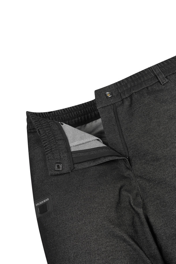 (W) 루즈핏 데님 라이크 팬츠는 여성용 바지로, 봄부터 겨울까지 사계절 내내 활용 가능한 아이템입니다. 블랙과 블루 두 가지 색상으로 출시되었으며, 코튼과 폴리에스테르 혼방 소재로 제작되어 신축성과 내구성이 우수합니다. 루즈핏, 슬림핏, 스트레이트핏, 테이퍼드핏, 와이드핏 등 다양한 핏으로 출시되어 폭넓은 선택이 가능하며, 측면 배색 테이프와 사선 포켓, 벨트고리 디테일이 특징입니다. 골프룩, 산책룩 등 다양한 TPO에 스포티하고 세련된 스타일을 연출할 수 있습니다.
