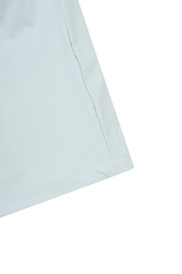 (W) 백 그래픽 우븐 스웨트입니다. 여성 골프 및 일상용으로, 여름, 가을, 겨울 계절에 착용하기 좋습니다. 루즈핏의 긴소매 후드 스웨트로, 트윌 소재로 제작되었으며, 뒷면 레터링 로고 아플리케가 스포티한 스타일을 연출합니다. 후드 지퍼, 소매 끝단 립밴드, 왼쪽 가슴 자수 와펜, 왼쪽 소매 시그니처 와펜, 넥라인 컬러 티핑 등 섬세한 디자인 특징을 갖췄습니다. 신축성이 있으며, 화이트와 블루 두 가지 색상으로 만나보실 수 있습니다.
