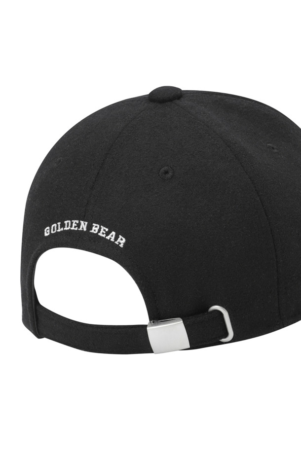 (U) 울 블렌디드 볼캡은 일상 및 출근룩에 잘 어울리는 모자입니다. 울과 울 혼방 소재로 제작되어 부드러운 촉감과 뛰어난 보온성을 제공하며, 봄, 가을, 겨울 계절에 착용하기 좋습니다. 블랙 컬러의 무지 디자인으로 클래식, 미니멀, 캐주얼 등 다양한 스타일을 연출할 수 있습니다. 일반 깊이와 챙 넓이로 편안한 착용감을 선사하며, 볼캡 전면에 로고 디자인이 포인트로 더해졌습니다. 두꺼운 두께감으로 겨울철에도 따뜻하게 착용 가능합니다.
