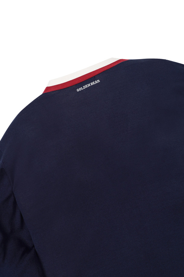 컬러 포인트 가디건은 남성용 가디건으로, 봄, 가을에 착용하기 좋습니다. 네이비, 그린 컬러로 출시되었으며, 골프, 일상 등 다양한 TPO에 활용 가능합니다. 슬림핏 니트 소재로 제작되었으며, 얇고 부드러운 촉감과 신축성을 제공합니다. 플레인 조직 편직, 포인트 컬러 배색, 베어 자수 로고, 스트레치 원사 추가, 로고 각인 플리 단추, 직자수 로고 디테일이 특징입니다.
