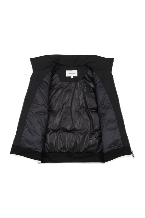 (W) 니트 하이브리드 다운 재킷은 여성용 아우터로, 가을과 겨울에 골프 또는 일상생활에서 스포티하고 캐주얼한 스타일을 연출하기 좋습니다. 니트 소매와 다운 충전재 바디의 하이브리드 디자인으로 보온성과 활동성을 동시에 잡았습니다. 그레이, 블루 두 가지 색상으로 출시되었으며, 슬림핏, 레귤러핏, 오버핏 등 다양한 핏으로 만나볼 수 있습니다. 방풍 기능과 부드러운 촉감의 나일론 안감이 특징이며, 시그니처 자수, 대각선 지퍼 포켓, 세미오토락 지퍼 등의 디테일이 돋보입니다.
