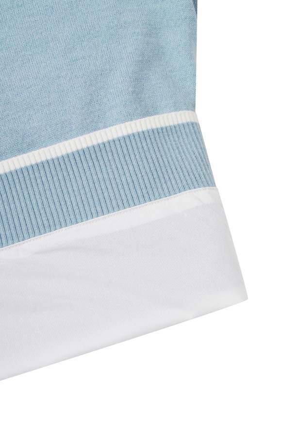 (W) 윈드프루프 라이닝 풀오버 니트는 여성 골프 및 일상 용도로 디자인된 따뜻하고 세련된 상의입니다. 아이보리, 베이지, 블루 3가지 색상으로 출시되었으며, 가을, 겨울 시즌에 적합합니다. 울 소재의 부드러운 터치감과 두꺼운 두께감으로 보온성을 높였으며, 방풍 안감 처리가 되어 있습니다. 등판 자카드 아트웨어, 배색 포인트 디자인, 넥/소매/밑단의 립 조직, 소매 밑단 배색 컬러 포인트, 전면 좌측 가슴 시그니처 자수 등 섬세한 디테일이 돋보입니다. 슬림핏, 데일리핏, 오버핏으로 다양한 스타일 연출이 가능하며, 라운드넥과 긴소매 디자인으로 포근함을 더했습니다.
