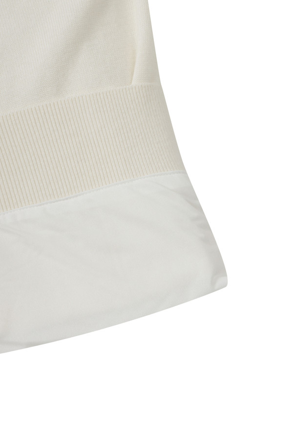 (W) 윈드프루프 라이닝 하프 집업 니트는 여성용 상의로, 가을과 겨울에 따뜻하게 착용할 수 있습니다. 베이지, 화이트 색상으로 출시되었으며, 스포티하고 캐주얼한 스타일을 연출합니다. 하프넥 디자인에 레귤러핏으로 제작되었으며, 두꺼운 두께감과 부드러운 촉감의 기모 안감으로 보온성을 높였습니다. 방풍 기능을 갖춘 폴리에스테르와 니트 혼방 소재로, 골프룩과 출근룩 등 다양한 TPO에 활용 가능합니다.
