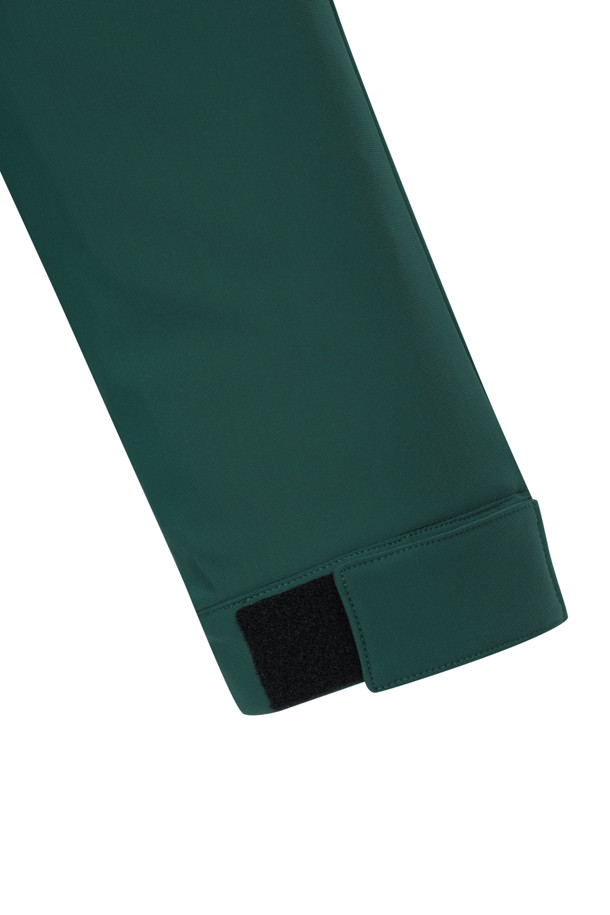 부드러운 촉감과 따뜻함을 선사하는 백 브러쉬드 조거 팬츠입니다. 남성용으로, 그린 컬러의 무지 디자인이 특징이며, 가을/겨울 시즌에 적합합니다. 릴랙스 핏과 조거핏으로 편안한 착용감을 제공하며, 두꺼운 기모 안감과 브러쉬드 가공으로 보온성을 높였습니다. 골프, 일상, 캠핑 등 다양한 TPO에 스포티, 캐주얼, 미니멀 스타일로 활용하기 좋습니다. 밴딩 처리된 허리 부분은 활동성을 더합니다.
