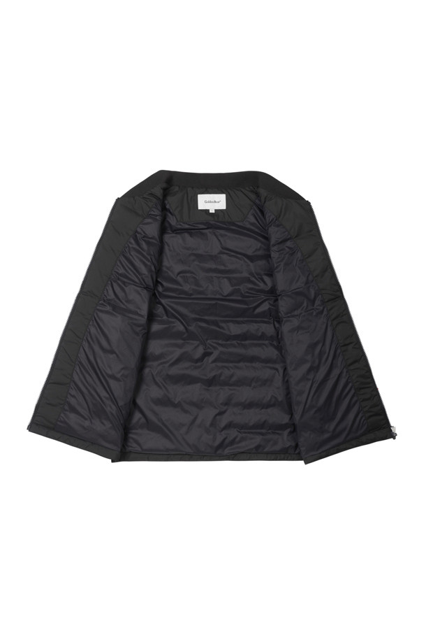 남성용 경량 다운 베스트입니다. 가을, 겨울 시즌에 골프, 일상 등 다양한 TPO에 활용하기 좋은 스포티하고 캐주얼한 스타일의 아이템입니다. 부드러운 촉감의 나일론과 폴리에스테르 혼방 소재로 제작되어 가볍고 따뜻하며, 뛰어난 보온성을 제공합니다. 무지 디자인에 레귤러핏으로 제작되었으며, 집업 방식으로 간편하게 착용할 수 있습니다. 
