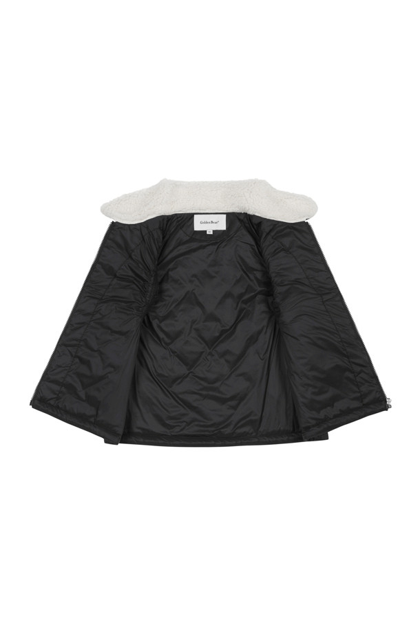 (W) 플리스 카라 퀼팅 베스트는 여성용 아우터로, 가을과 겨울에 골프 또는 일상에서 캐주얼하고 스포티하게 연출하기 좋은 아이템입니다. 블랙 컬러의 퀼팅 패턴이 돋보이며, 부드러운 촉감과 두꺼운 두께로 따뜻함을 제공합니다. 집업 스타일과 레귤러핏으로 편안한 착용감을 선사하며, 플리스 카라와 포켓 디테일이 실용성을 더합니다. 민소매 디자인으로 활동성을 높여 골프룩 연출에 적합합니다.
