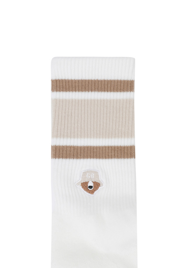 [리오더] TRI-Color 스트라이프 삭스는 골프룩에 잘 어울리는 스포티하고 캐주얼한 스타일의 양말입니다. 면 소재로 제작되어 흡습 기능이 있으며, 얇은 두께감으로 사계절 내내 착용하기 좋습니다. 화이트와 브라운 컬러의 스트라이프 패턴이 돋보이는 디자인입니다. 골프 활동 시 편안함과 스타일을 동시에 만족시켜주는 스포츠 양말입니다.
