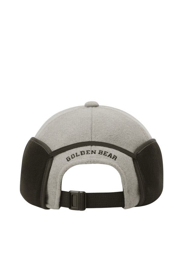 따뜻함과 스타일을 모두 갖춘 이어플랩 볼캡입니다. 베이지 컬러의 무지 디자인으로, 캐주얼, 미니멀, 클래식 등 어떤 스타일에도 잘 어울립니다. 겨울과 가을 시즌에 적합하며, 귀덮개 디테일이 있어 보온성을 높였습니다. 골프룩을 포함한 다양한 일상 코디에 활용하기 좋은 아이템입니다.
