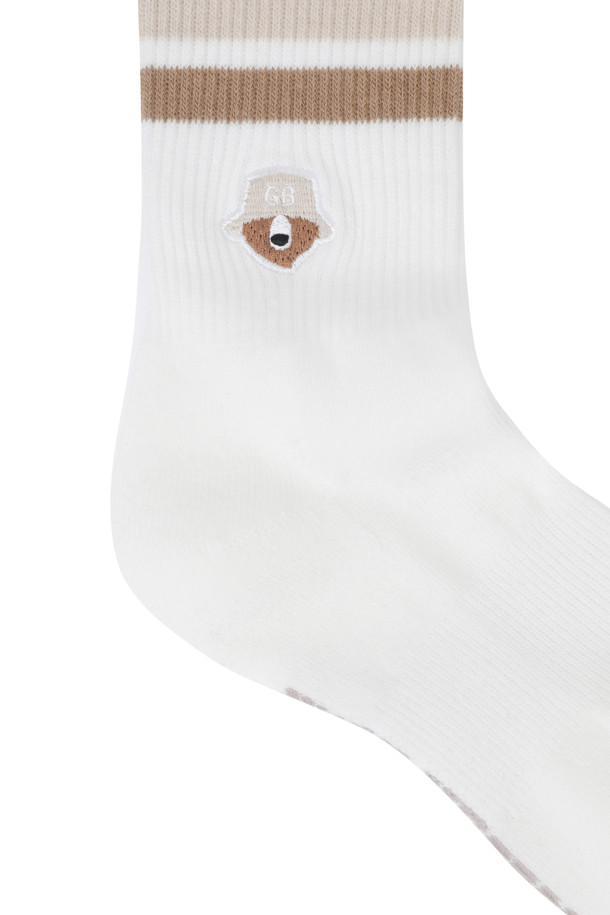 [리오더] TRI-Color 스트라이프 삭스는 골프룩에 잘 어울리는 스포티하고 캐주얼한 스타일의 양말입니다. 면 소재로 제작되어 흡습 기능이 있으며, 얇은 두께감으로 사계절 내내 착용하기 좋습니다. 화이트와 브라운 컬러의 스트라이프 패턴이 돋보이는 디자인입니다. 골프 활동 시 편안함과 스타일을 동시에 만족시켜주는 스포츠 양말입니다.
