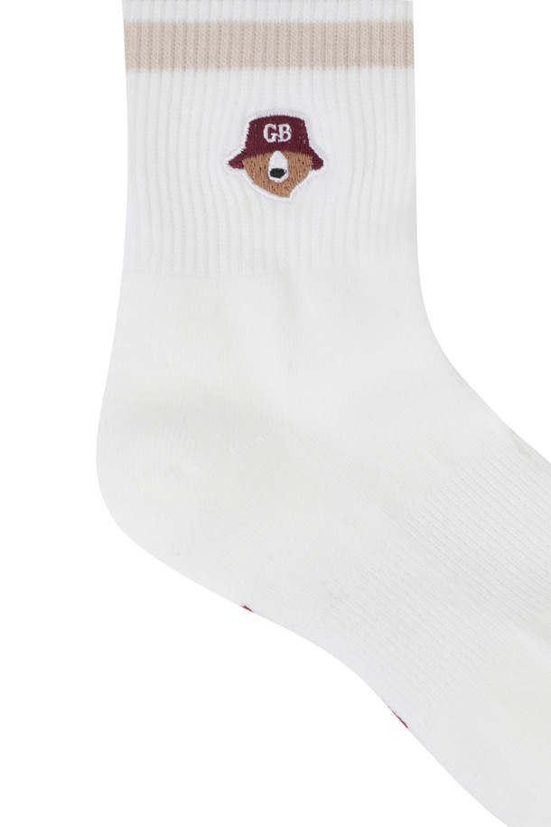 **[리오더] TRI-Color 스트라이프 삭스**는 남녀 모두 착용 가능한 골프룩 스타일의 양말입니다. 화이트와 레드의 조화로운 삼색 스트라이프 패턴이 캐주얼, 미니멀, 스포티한 룩에 포인트를 더합니다. 부드러운 촉감의 면, 폴리에스테르, 스판덱스 혼방 소재로 제작되어 얇지만 흡습 및 통기 기능이 뛰어나 쾌적한 착용감을 제공합니다. 봄, 여름, 가을 시즌에 적합하며, 로고 디테일로 디자인의 완성도를 높였습니다.
