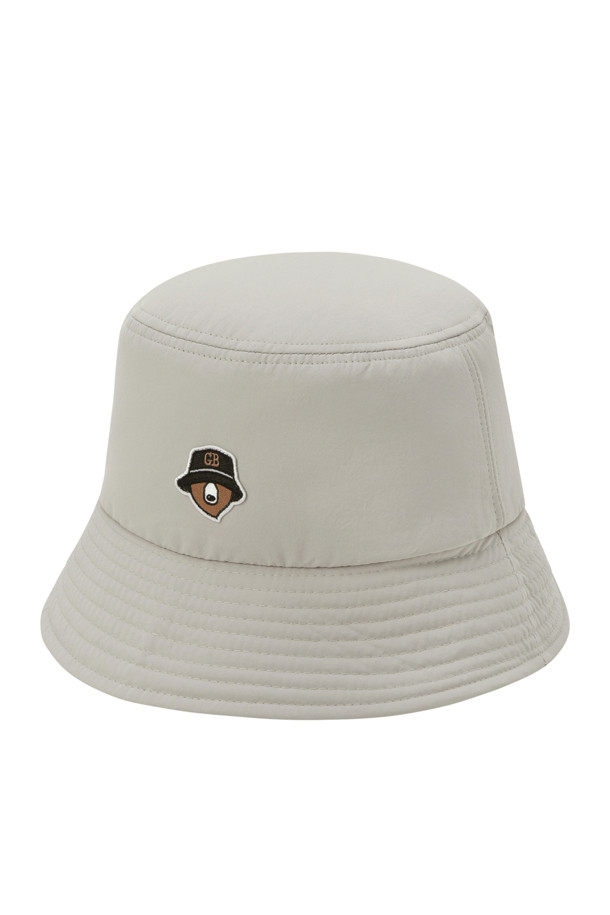 탈부착 이어플랩 버킷햇은 가을, 겨울철 라운딩과 일상에서 스타일리시하게 착용 가능한 모자입니다. 부드러운 나일론과 폴리에스테르 혼방 소재로 제작되어 깊은 모자 깊이와 챙 넓이로 안정적인 착용감을 제공합니다. 베이지, 그레이 두 가지 색상으로 출시되었으며, 보온 기능과 사이즈 조절이 가능하여 편안함을 더합니다. 귀덮개가 탈부착되어 날씨에 따라 다양하게 연출할 수 있으며, 클래식, 미니멀, 캐주얼 스타일을 연출하기 좋습니다. 무지 디자인에 로고 장식이 더해져 심플하면서도 세련된 골프룩을 완성합니다.
