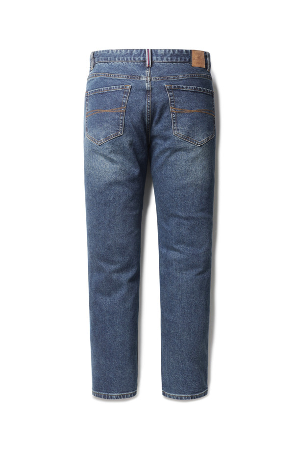 가을을 맞아 준비한 [기획] 가을 기본 데님을 소개합니다. 캐주얼하고 베이직한 스타일을 연출하기 좋은 일자핏 데님 팬츠로, 면과 스판덱스 혼방 소재로 편안한 착용감을 선사합니다. 블루 컬러의 워싱 데님은 다양한 상의와 매치하기 좋으며, 'Italian Fit'으로 세련된 핏을 완성합니다. 브랜드 로고 금속 캔톤 여밈과 코인 포켓 쓰리 피셔맨 로고 디테일이 돋보이며, 동네 마실룩이나 가을 나들이룩에 잘 어울립니다.
