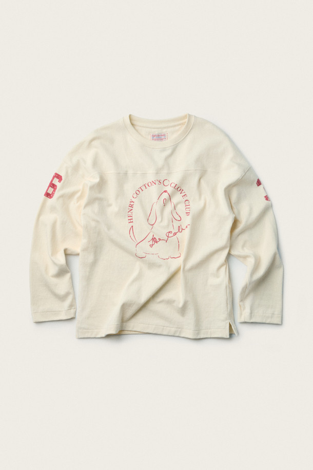 [BSC X 클로브] 럭비 롱 슬리브 티셔츠 (여성)는 코튼 싱글 저지 소재로 제작되어 부드러운 촉감을 선사합니다. 아이보리, 화이트 컬러의 라운드넥 루즈핏 티셔츠로, 가을과 겨울에 스포티하고 빈티지한 스타일을 연출하기 좋습니다. 소매 넘버 프린팅과 절개 라인 디테일이 돋보이며, BSC와 클로브의 콜라보레이션으로 탄생했습니다. 동네 마실룩이나 캐주얼한 스타일에 활용하기 좋은 긴소매 럭비 티셔츠입니다.
