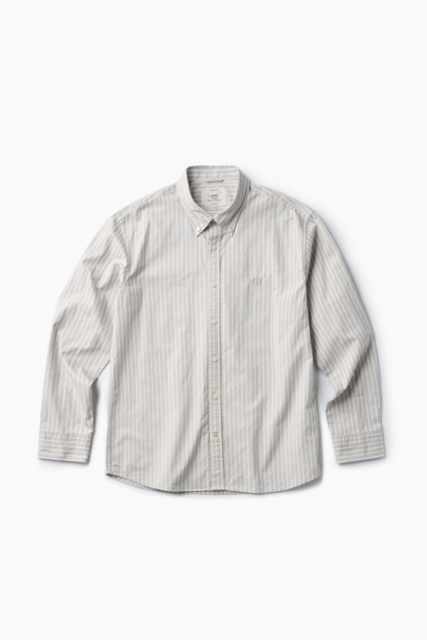 베이지 스트라이프 셔츠 (레귤러핏)는 비즈니스 캐주얼, 출근룩, 모임룩에 적합한 남성 셔츠입니다. 베이지, 화이트, 그레이 세 가지 색상으로 구성되어 있으며, 가을에 어울리는 긴 소매 디자인입니다. 면 소재로 제작되어 탄탄한 촉감을 자랑하며, 레귤러핏으로 편안한 착용감을 선사합니다. 가슴 로고 자수, 뒷면 요크 주름, 트윌 조직 디테일이 돋보이며, 베이직하고 캐주얼한 스타일을 연출합니다. 버튼다운 카라와 스트라이프 패턴이 세련된 느낌을 더합니다.
