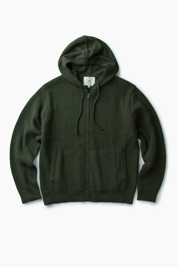 부드러운 촉감의 슬럽 코튼 100% 소재로 제작된 후드형 집업 가디건입니다. 가을, 겨울 시즌에 어울리는 캐주얼하고 빈티지한 스타일을 연출하며, 카키와 그린 두 가지 색상으로 만나볼 수 있습니다. 넉넉한 루즈핏으로 편안한 착용감을 선사하며, 소매와 밑단에 스판 혼용 립 조직을 사용하여 활동성을 더했습니다. 립 조직 포켓 디테일과 가슴둘레 112cm로 실용성을 높였으며, 일상생활뿐만 아니라 캠핑룩으로도 활용하기 좋습니다. 후드 디자인과 집업 여밈 방식으로 간편하게 스타일링할 수 있습니다.
