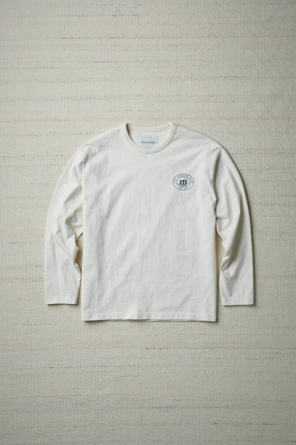 [Fly Fishing Club] 로고 롱 슬리브 티셔츠는 가을 나들이룩과 캠핑룩에 어울리는 캐주얼 스타일의 긴팔 티셔츠입니다. 차콜 컬러에 Three Fishermen 로고가 스탬프 프린트로 디자인되어 빈티지한 멋을 더합니다. 10수 면 원단으로 제작되어 요철감 있는 촉감을 선사하며, 루즈핏으로 편안하게 착용 가능합니다. 피그먼트 워싱 처리로 자연스러운 색감을 연출하며, 라운드넥 디자인으로 다양한 스타일 연출에 용이합니다. 미니멀, 워크웨어 스타일을 즐겨 입는 분들께 추천합니다.
