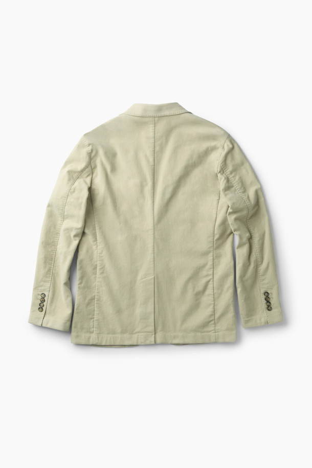 [Italian Fabric] NEW 몰스킨 재킷은 부드러운 촉감의 몰스킨 소재와 스트레치 면 혼방으로 제작되어 편안한 착용감을 선사합니다. 베이직한 스타일의 테일러핏 싱글버튼 재킷으로, 가을과 초겨울에 출근룩, 비즈니스 캐주얼, 모임룩 등 다양한 TPO에 활용하기 좋습니다. 호시 스티치, 가슴 포켓, 아웃포켓, 뒷면 싱글벤트 디테일이 돋보이며, 클래식, 미니멀, 캐주얼 스타일을 모두 소화할 수 있습니다. 베이지 색상으로 출시되어 어떤 옷과도 쉽게 매치할 수 있습니다. 긴 소매 기장의 레귤러 기장으로, 세련된 실루엣을 연출합니다.
