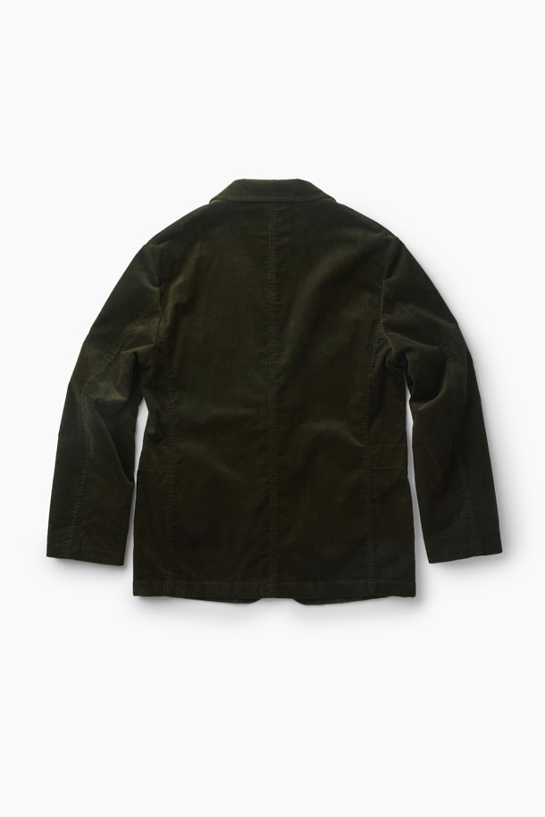 **코튼 코듀로이 재킷**은 부드러운 코듀로이 소재와 면 혼방으로 제작되어 가을, 겨울철 따뜻하고 편안한 착용감을 선사합니다. 릴랙스핏으로 제작되어 활동성이 뛰어나며, 캐주얼, 클래식, 미니멀 스타일을 모두 소화할 수 있습니다. 그린 컬러의 무지 디자인에 아웃포켓 디테일, 싱글 벤트, 컨버터블 카라가 더해져 세련된 느낌을 줍니다. 출근룩이나 모임룩 등 다양한 TPO에 활용 가능하며, 싱글 버튼 방식의 블레이저 타입 재킷입니다. 긴 소매 기장과 두꺼운 두께감으로 보온성을 높였습니다.
