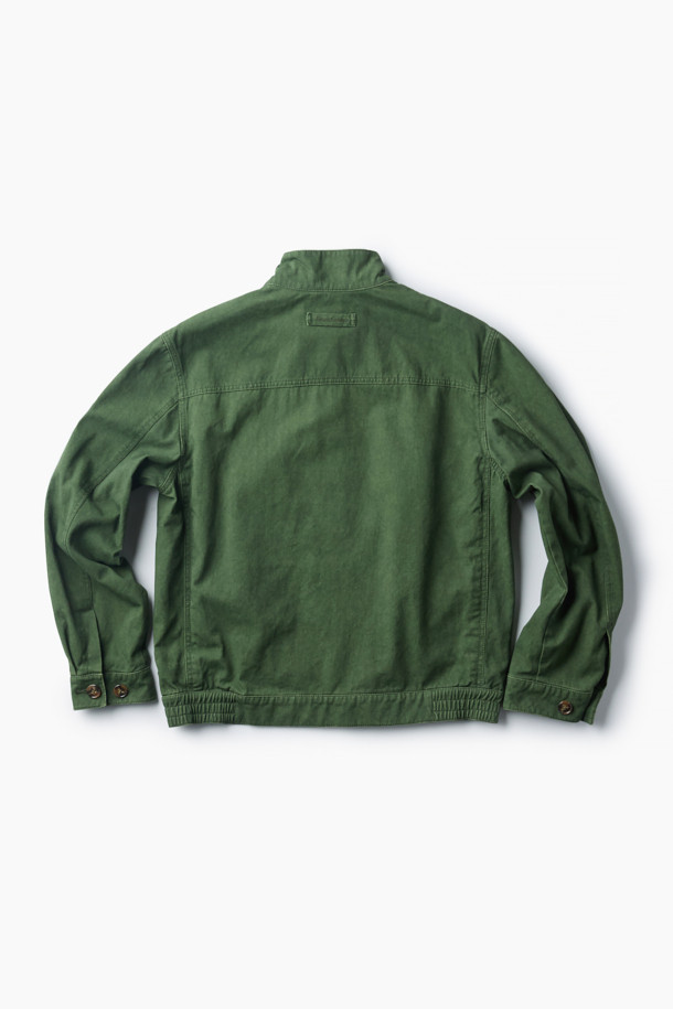 [Imported Fabric] 배색 해링턴 점퍼는 캐주얼함과 모던함을 동시에 갖춘 가을 시즌 필수 아우터입니다. 그린 컬러와 체크 패턴이 돋보이며, 일상에서 편안하게 착용하기 좋습니다. 넉넉한 컴포트핏으로 활동성을 높였으며, 밑단 사이드 엘라스틱 밴드와 소매 커프스 턱 디테일이 특징입니다. 내부에는 Halley Stevensons 체크 원단 배색을 사용하여 고급스러움을 더했습니다. 가슴둘레 120cm, 기장 65cm로 제작되어 동네 마실룩, 가을 나들이룩 등 다양한 TPO에 활용할 수 있습니다.
