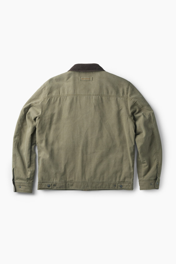 부드러운 코듀로이 소재의 패디드 워싱 디트로이트 점퍼입니다. 워크웨어 무드를 연출하는 컴포트핏으로, 가을에 어울리는 두꺼운 두께감과 긴 소매 기장이 특징입니다. 카키와 올리브 두 가지 색상으로 제공되며, 플랩 디테일, 피그먼트 워싱, 바이오 워싱, 비죠 디테일, 사이즈 조절 기능으로 디자인의 완성도를 높였습니다. 일상복은 물론 가을 나들이룩, 캠핑룩에도 잘 어울리는 워크웨어 스타일의 캐주얼 점퍼입니다.
