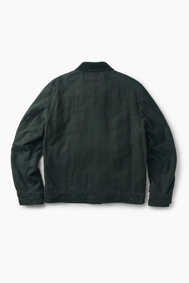 **패디드 워싱 디트로이트 점퍼**는 워크웨어 무드를 담아낸 블랙 컬러의 점퍼입니다. 부드러운 코듀로이 소재에 두꺼운 두께감으로 가을철 따뜻하게 착용 가능하며, 컴포트 핏으로 편안한 착용감을 선사합니다. 피그먼트 워싱, 플랩 디테일, 비죠 디테일 등 워크웨어 스타일을 살린 디자인이 특징입니다. 출근룩과 모임룩 모두 활용 가능하며, 클래식, 미니멀 스타일을 즐겨 입는 분들께 추천합니다. 소매 기장이 긴 긴소매 디자인이며, 사이즈 조절이 가능합니다.
