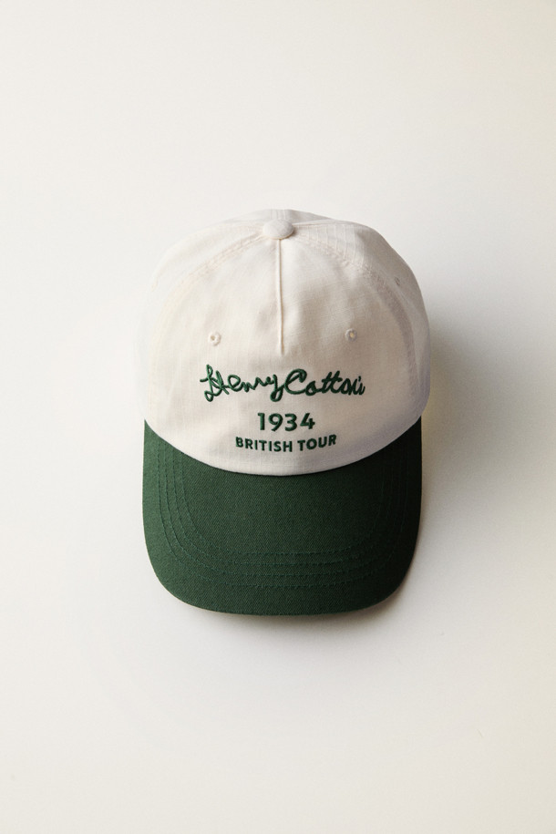 [British Sporting Club] 1934 볼캡은 빈티지, 레트로 스타일을 연출하는 공용 볼캡입니다. 아이보리와 그린 두 가지 색상으로 제공되며, 립스탑과 트윌 소재를 사용하여 여름, 가을, 겨울 계절에 착용하기 좋습니다. 5패널 구조에 투톤 배색과 필기체 자수, 버클 디자인 장식이 특징이며, 깊은 모자 깊이로 안정적인 착용감을 선사합니다. 동네 마실룩, 산책룩, 여행룩 등 다양한 TPO에 활용 가능한 캐주얼, 미니멀 스타일의 볼캡입니다.
