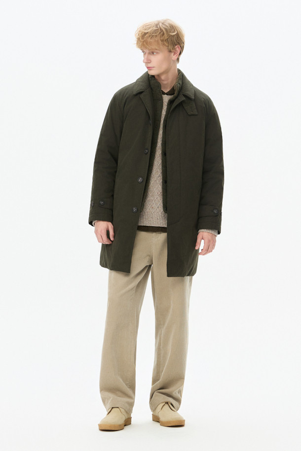 파일럿 Primo(프리모)는 겨울철 출근룩을 위한 클래식하고 미니멀한 스타일의 파일럿 코트입니다. 블랙과 올리브 두 가지 색상으로 제공되며, 넉넉한 레귤러핏과 레귤러 기장으로 편안한 착용감을 선사합니다. 면과 울 혼방의 두꺼운 소재와 구스다운 충전재, 탈부착 다운 베스트, 넥 마스크가 적용되어 뛰어난 보온성을 제공하며, 워싱 가공 및 왁스 코팅으로 내구성을 높였습니다. 버튼 여밈 방식이며, 긴 소매 디자인으로 겨울철에도 따뜻하게 착용할 수 있습니다.
