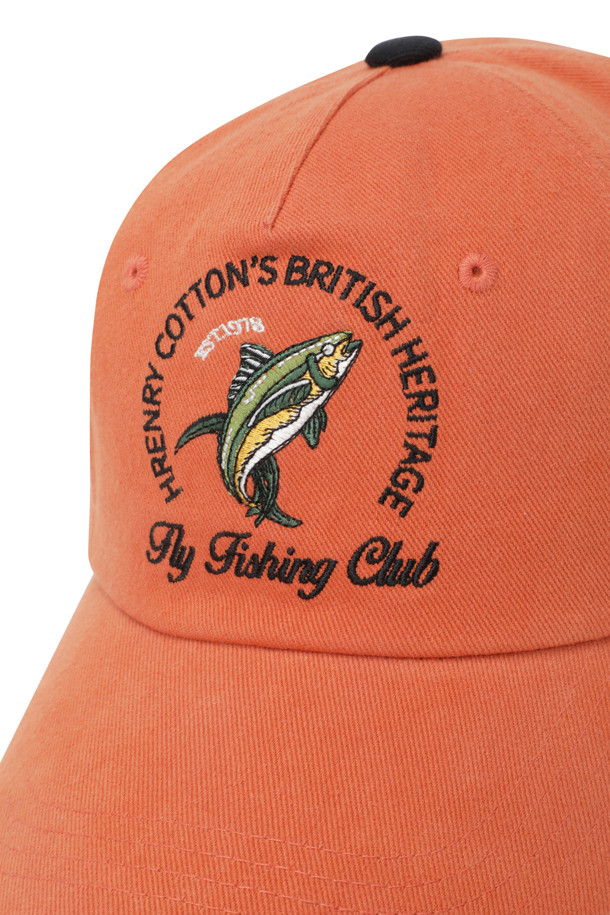 플라이 피싱 클럽(Fly Fishing Club) 아트워크 볼캡은 깊은 모자 깊이와 부드러운 촉감으로 편안한 착용감을 선사합니다. 오렌지 컬러에 자수 패턴이 돋보이며, 레트로, 캐주얼, 빈티지 스타일을 연출합니다. 면 소재의 코튼으로 제작되어 여름, 가을, 겨울 모두 착용 가능하며, 5패널 구조와 바이오워싱, 피치가공 처리로 뛰어난 내구성을 자랑합니다. 메탈 버클을 사용하여 사이즈 조절이 용이하며, 산책룩, 여행룩에 매치하기 좋습니다.
