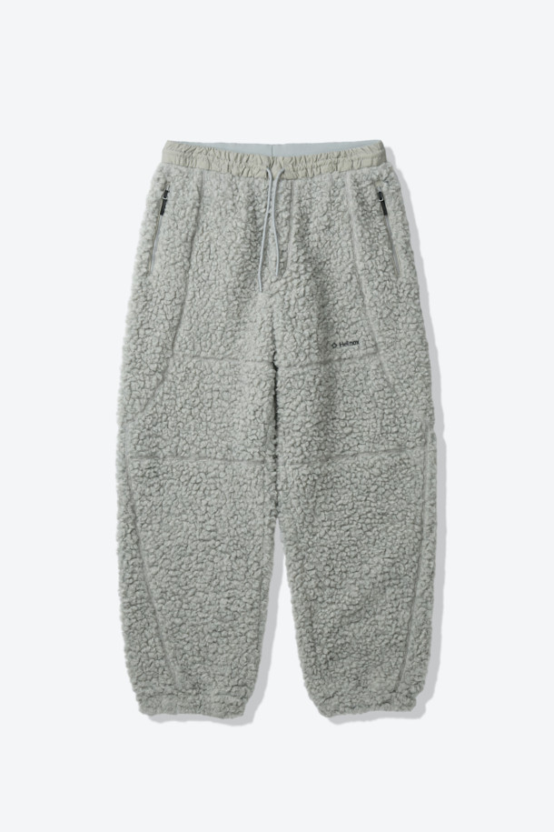 이탈리아 프리미엄 원단으로 제작된 울 플리스 팬츠입니다. 울 35% 함유로 부드러운 촉감과 따뜻함을 선사하며, 가을과 겨울철 일상 및 아웃도어 활동에 적합합니다. 루즈핏 디자인으로 편안한 착용감을 제공하며, 이클립스 형상화 절개 라인으로 스포티하면서도 캐주얼한 스타일을 연출합니다. 땀 냄새 억제 기능과 습도 조절 기능은 쾌적함을 유지해주며, 밴딩 처리로 활동성을 높였습니다. 출근룩부터 캠핑룩까지, 다채로운 스타일을 소화하는 울 플리스 팬츠를 만나보세요.
