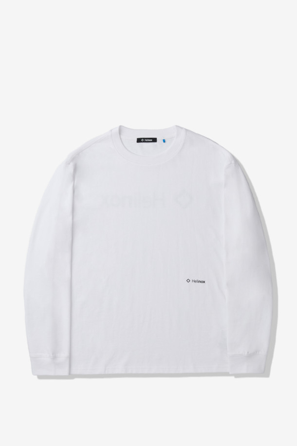 베이직한 스타일의 빅 로고 긴팔 티셔츠입니다. 면과 폴리에스테르 혼방 소재로 제작되어 흡습 및 속건 기능이 뛰어나 쾌적한 착용감을 제공합니다. 라운드넥 디자인에 넥라인 요크테이프 보강 및 시보리 소매 처리가 되어 있으며, 등판에 로고가 포인트로 디자인되었습니다. 봄, 가을 시즌에 일상, 아웃도어 활동은 물론 출근룩으로도 활용하기 좋은 캐주얼, 미니멀, 클래식 스타일의 아이템입니다.

