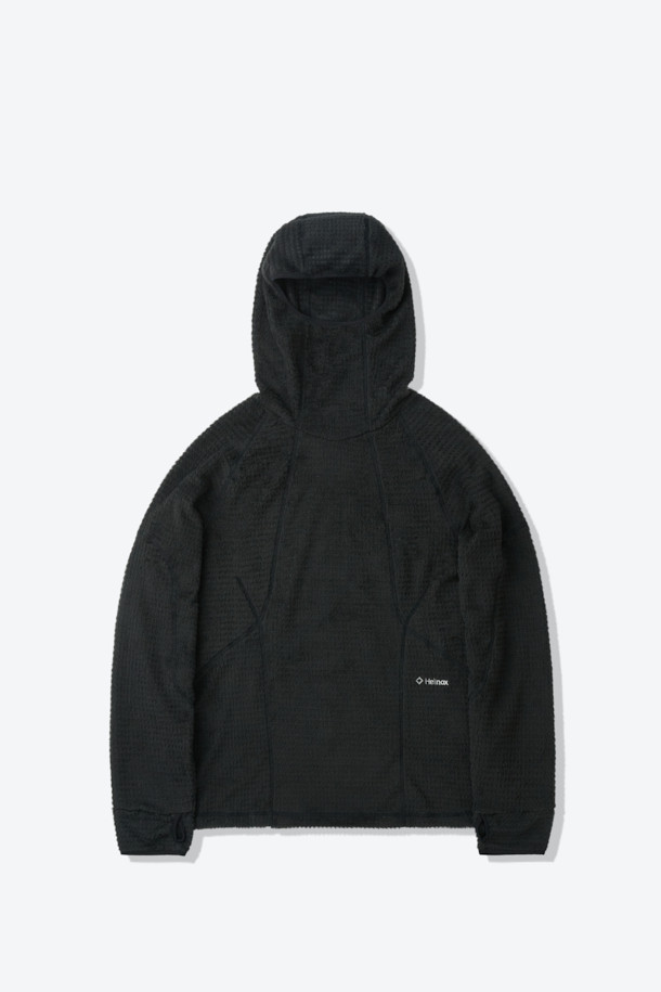 폴라텍 알파 다이렉트 후디는 아웃도어 및 등산 활동에 적합한 남녀 공용 상의입니다. 블랙 컬러의 무지 디자인으로 스포티하고 테크니컬한 스타일을 연출하며, 가을, 겨울 시즌에 착용하기 좋습니다. 폴라텍 알파 다이렉트 소재를 사용하여 보온, 투습, 경량, 통기성을 갖췄으며, 레귤러핏과 일체형 후드로 편안한 착용감을 제공합니다. Hand Loop 디테일, 이클립스 절개, 가이룹빠 봉제 등의 특징으로 기능성을 높였으며, 등산룩, 캠핑룩, 고프코어 및 미니멀 스타일 연출에 활용하기 좋습니다. 긴소매와 두꺼운 두께감으로 추운 날씨에도 따뜻하게 몸을 보호해 줍니다.
