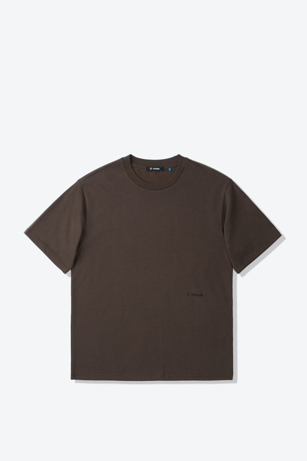 부드러운 면과 폴리에스테르 혼방 소재로 제작된 빅 로고 반팔 티셔츠입니다. 베이직하고 미니멀한 스타일로, 일상생활과 가벼운 아웃도어 활동에 적합합니다. 라운드넥 디자인에 얇은 두께감으로 편안한 착용감을 선사하며, 흡습 및 속건 기능으로 쾌적함을 유지합니다. 넥라인 요크테이프 보강으로 늘어짐을 방지하며, 등판 빅 로고 프린팅으로 포인트를 더했습니다. 여행룩, 산책룩 등 다양한 TPO에 캐주얼하고 클래식하게 연출할 수 있습니다.
