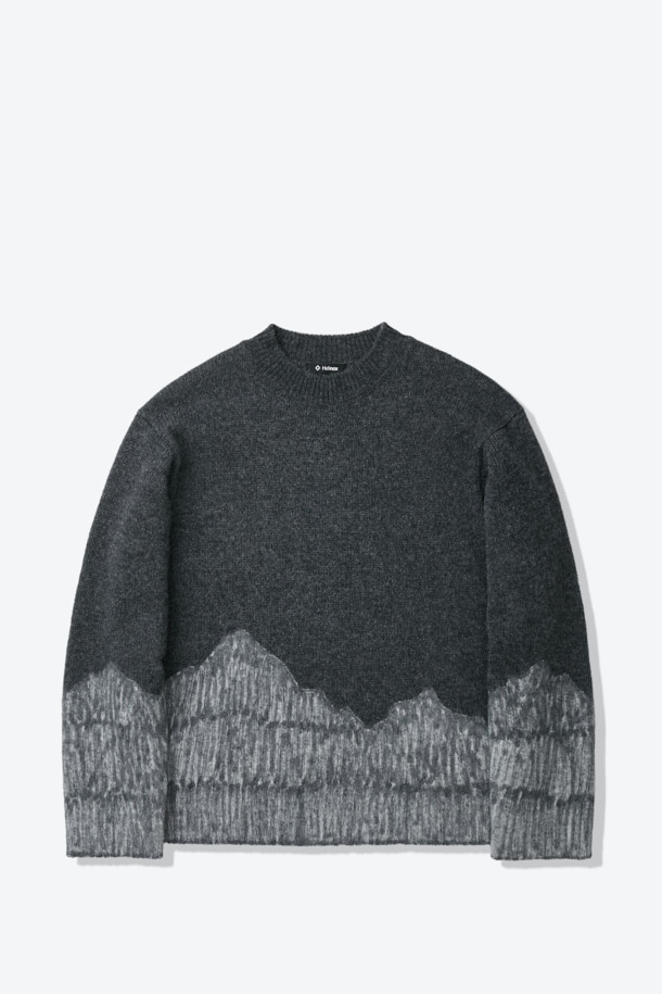 다크 그레이와 라이트 그레이 투톤 컬러 배색이 돋보이는 울 혼방 니트입니다. 울 82%와 나일론 18% 혼방으로 제작되어 부드러운 촉감과 뛰어난 보온성을 자랑하며, 통기성과 소취 기능까지 갖춰 겨울철에도 쾌적하게 착용할 수 있습니다. 라운드넥과 레귤러핏 디자인으로, 일상복은 물론 캠핑룩, 출근룩 등 다양한 TPO에 활용 가능하며, 캐주얼, 클래식, 미니멀 스타일을 모두 소화합니다. 긴 소매 기장의 두꺼운 두께감으로 추운 날씨에도 따뜻하게 몸을 감싸줍니다. 데일리 니트웨어이자 이너와 아우터 모두 활용 가능한 실용적인 아이템입니다.
