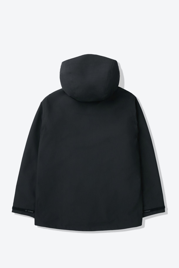 3L 하드쉘 재킷은 아웃도어 활동, 하이킹, 등산에 적합한 남녀 공용 방수/방풍 재킷입니다. 미니멀하고 스포티한 스타일의 블랙 색상 무지 디자인으로, 겨울철 두꺼운 두께감으로 보온성을 높였습니다. 3레이어 구조, 내수압 20,000mm, 투습 기능, 에어쉴드 후드, 사이드 벤틸레이션을 갖춰 쾌적한 착용감을 제공합니다. YKK 방수 지퍼와 이중 포켓으로 실용성을 더했으며, 레귤러 핏과 긴 소매 기장으로 활동성을 높였습니다. 등산룩, 캠핑룩 등 다양한 TPO에 활용 가능합니다.
