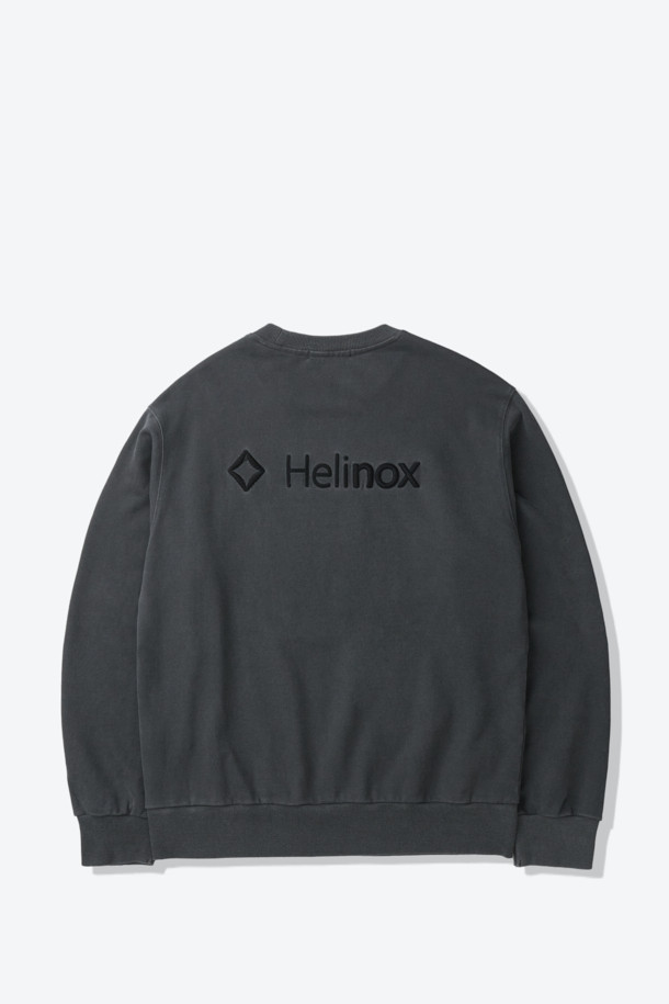 이클립스 로고 스웨트 맨투맨은 캐주얼, 미니멀, 클래식 스타일을 아우르는 공용 의류입니다. 차콜 그레이 색상의 레귤러핏 긴소매 맨투맨으로, 간절기와 겨울철에 적합하며 일상 및 캠핑룩에 활용하기 좋습니다. 면 소재로 제작되어 편안한 착용감을 선사하며, 라운드넥 디자인에 로고 패턴이 돋보입니다. 이클립스 로고 형상화 절개 라인과 소매 부리 디테일, 그리고 견고한 봉제 마감으로 완성도를 높였습니다. 사계절 활용 가능한 적당한 두께감으로 실용성을 더했습니다.
