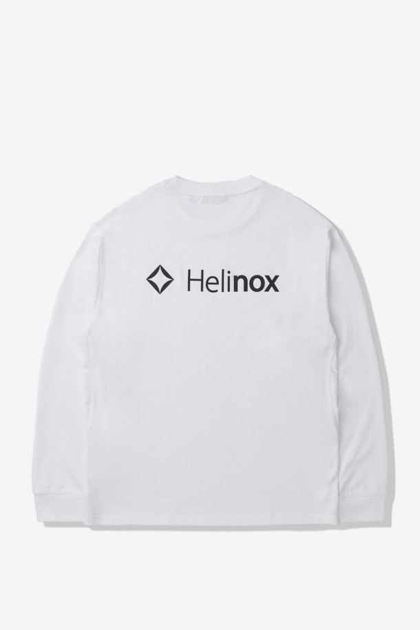 베이직한 스타일의 빅 로고 긴팔 티셔츠입니다. 면과 폴리에스테르 혼방 소재로 제작되어 흡습 및 속건 기능이 뛰어나 쾌적한 착용감을 제공합니다. 라운드넥 디자인에 넥라인 요크테이프 보강 및 시보리 소매 처리가 되어 있으며, 등판에 로고가 포인트로 디자인되었습니다. 봄, 가을 시즌에 일상, 아웃도어 활동은 물론 출근룩으로도 활용하기 좋은 캐주얼, 미니멀, 클래식 스타일의 아이템입니다.
