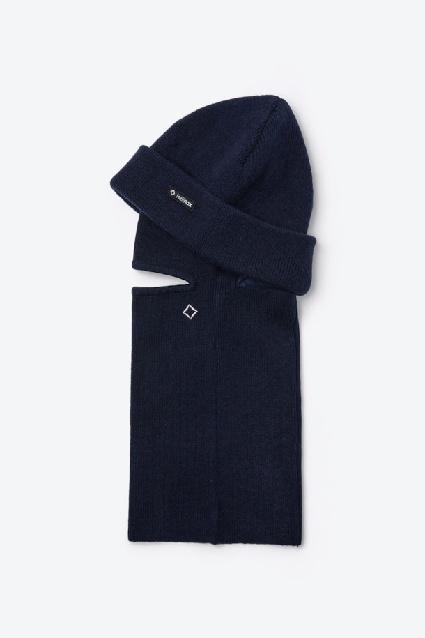 네이비 컬러의 디테처블 바라클라바 비니는 겨울철 아웃도어 활동과 방한을 위한 필수템입니다. 아크릴, 폴리에스터, 울 소재 혼방으로 제작되어 부드러운 촉감과 뛰어난 보온성을 제공합니다. 지퍼 분리형 구조로 바라클라바, 비니, 넥워머 3-WAY 연출이 가능하여 다양한 스타일을 연출할 수 있습니다. 두꺼운 두께감으로 추운 날씨에도 따뜻하게 착용할 수 있으며, 캐주얼, 고프코어, 미니멀 룩에 모두 잘 어울립니다. 겨울 데일리룩, 등산룩, 캠핑룩과 함께 스타일리시하게 연출해보세요.
