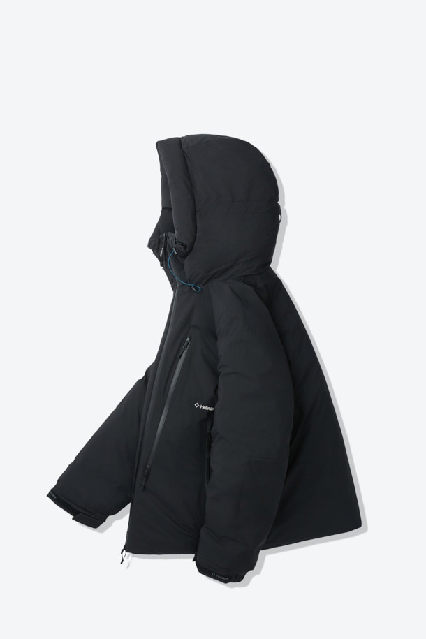 논퀼팅 헤비 다운자켓은 겨울철 일상 및 아웃도어 활동에 적합한 남녀 공용 다운자켓입니다. 미니멀한 스타일의 무지 디자인으로, 800 필파워 구스다운과 20데니어 2레이어 나일론 원단을 사용하여 두꺼운 두께감으로 뛰어난 보온성을 제공합니다. 논퀼팅 디자인과 발수, 방풍 기능을 갖춰 추운 날씨에도 쾌적하게 착용 가능하며, RDS 인증을 받아 윤리적인 소비를 지향합니다. 레귤러핏으로 편안한 착용감을 선사하며, 겨울 데일리룩, 여행룩에 미니멀, 클래식, 캐주얼 스타일을 더해줍니다.
