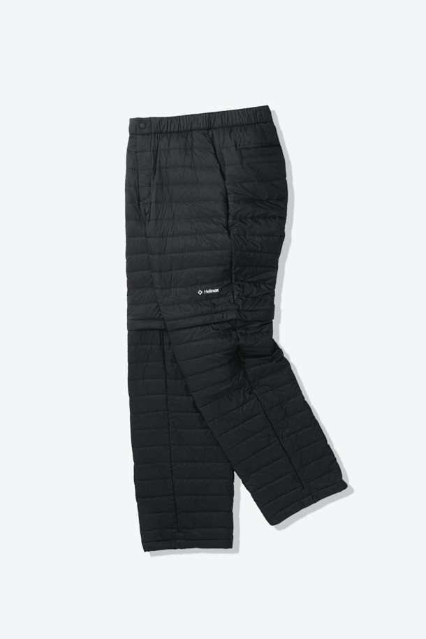 겨울철 야외 활동과 일상에서 활용하기 좋은 디테처블 구스 다운팬츠입니다. 800 필파워 유러피안 구스다운 안감과 10데니어 립스탑 나일론 겉감으로 뛰어난 보온성과 가벼운 착용감을 제공합니다. 레귤러핏으로 제작되어 편안한 활동성을 보장하며, 발수 기능으로 눈이나 가벼운 비에도 끄떡없습니다. 디테처블 디자인으로 상황에 따라 하프 팬츠 또는 긴 바지로 연출 가능하며, 포터블백이 함께 제공되어 휴대와 보관이 용이합니다. 스포티, 캐주얼, 고프코어 스타일을 모두 소화하며 캠핑, 여행, 등산 등 다양한 TPO에 적합합니다.
