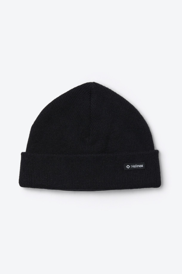 블랙 컬러의 디테처블 바라클라바 비니입니다. 아웃도어 및 방한 용도로 제작되었으며, 겨울철 따뜻함을 선사합니다. 아크릴, 폴리에스터, 울 혼방 소재로 부드러운 촉감을 자랑하며, 두꺼운 두께감으로 보온성을 높였습니다. 3-WAY 연출이 가능하여 바라클라바, 비니, 넥워머로 변형하여 활용할 수 있으며, 넥 후면 지퍼 분리 구조로 편리함을 더했습니다. 등산룩, 캠핑룩, 캐주얼, 고프코어, 미니멀 스타일 모두에 잘 어울립니다.
