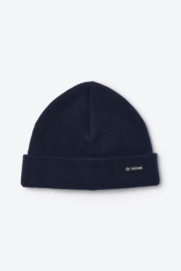 네이비 컬러의 디테처블 바라클라바 비니는 겨울철 아웃도어 활동과 방한을 위한 필수템입니다. 아크릴, 폴리에스터, 울 소재 혼방으로 제작되어 부드러운 촉감과 뛰어난 보온성을 제공합니다. 지퍼 분리형 구조로 바라클라바, 비니, 넥워머 3-WAY 연출이 가능하여 다양한 스타일을 연출할 수 있습니다. 두꺼운 두께감으로 추운 날씨에도 따뜻하게 착용할 수 있으며, 캐주얼, 고프코어, 미니멀 룩에 모두 잘 어울립니다. 겨울 데일리룩, 등산룩, 캠핑룩과 함께 스타일리시하게 연출해보세요.
