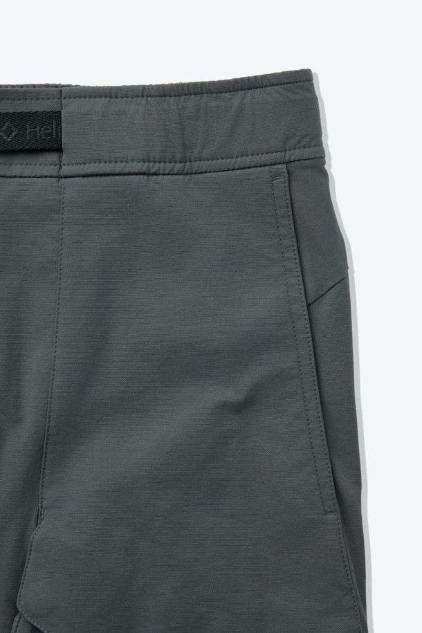 입체 하이커 팬츠는 하이킹, 캠핑, 일상에서의 활동성을 높여주는 바지입니다. 부드러운 면과 스판덱스 혼방 소재로 제작되어 편안한 착용감을 제공하며, 레귤러 핏으로 안정적인 실루엣을 연출합니다. 입체 설계 및 무릎 활동성을 고려한 패턴, 허리 인서트 벨트 시스템과 퀵릴리즈 버클, 사선 구조 카고 포켓 등 아웃도어 활동에 적합한 기능성을 갖추었습니다. 캐주얼, 고프코어, 미니멀 스타일을 모두 소화할 수 있는 그레이 색상의 긴 바지로, 캠핑룩, 등산룩, 여행룩에 활용하기 좋습니다.
