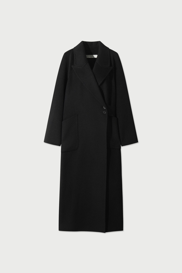 ROVE(로브) 반더블 코트는 여성 고객을 위한 가을, 겨울용 아우터입니다. 블랙 색상의 롱 기장 코트로, 부드러운 촉감의 모, 나일론, 캐시미어 혼방 소재로 제작되었습니다. 클래식하고 미니멀한 스타일을 추구하며, 허리 벨트와 더블 버튼 여밈으로 포인트를 더했습니다. 루즈핏으로 편안하게 착용 가능하며, 출근룩, 오피스룩, 모임룩 등 다양한 TPO에 활용할 수 있습니다. 긴 소매 기장의 무지 디자인으로 시크한 분위기를 연출합니다.
