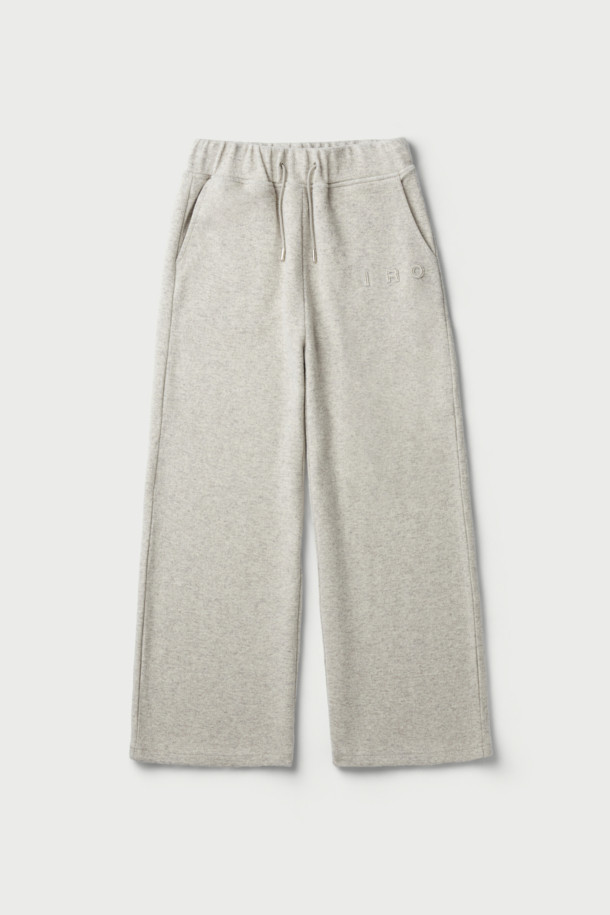 LAIN(레인) 울저지 팬츠는 여성용으로, 가을과 겨울에 따뜻하게 입을 수 있는 긴 기장의 바지입니다. 부드러운 촉감의 울저지 소재에 면, 나일론을 혼방하여 편안한 착용감을 선사합니다. 베이직하고 캐주얼한 스타일로, 와이드 핏과 루즈핏으로 디자인되어 편안함을 더했습니다. 무지 패턴의 그레이 컬러로 다양한 상의와 매치하기 쉬우며, 밴딩 처리되어 활동성을 높였습니다. 스웻팬츠 스타일로 편안하면서도 스타일리시하게 연출할 수 있습니다.
