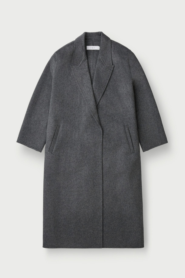 NALLIE(낼리) 오버 숄더 핸드메이드 울 코트는 여성 고객을 위한 클래식한 스타일의 울 코트입니다. 블랙 컬러의 무지 디자인으로, 가을과 겨울에 따뜻하게 착용할 수 있습니다. 롱 기장의 오버핏으로 제작되었으며, 더블 버튼과 버클 여밈으로 세련된 멋을 더했습니다. 핸드메이드 방식으로 제작되어 고급스러운 퀄리티를 자랑하며, 허리 벨트와 라펠 디자인으로 포인트를 주었습니다. 오피스룩, 출근룩, 모임룩 등 다양한 TPO에 활용 가능하며, 미니멀하고 시크한 스타일을 연출하기 좋습니다.
