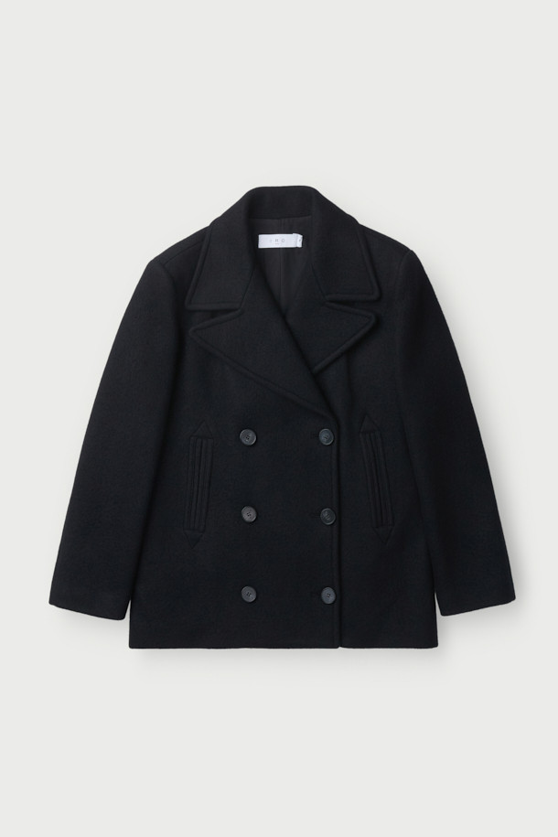 CARIBE (카리브) 오버 숄더 더블 피코트는 가을과 겨울, 당신의 스타일을 완성해 줄 여성용 아우터입니다. 블랙 컬러의 무지 디자인으로, 클래식하고 미니멀한 무드를 연출합니다. 모, 나일론, 캐시미어 혼방 소재로 제작되어 두꺼운 두께감과 부드러운 촉감을 선사하며, 오버핏 디자인과 숄더 디자인으로 트렌디함을 더했습니다. 더블 버튼 여밈 방식과 와이드 라펠, 긴 소매, 사이드 포켓 디테일이 돋보이며, 오피스룩, 출근룩, 모임룩 등 다양한 TPO에 활용 가능합니다. 레이온과 면 안감으로 편안한 착용감을 제공하는 더블 브레스티드 코트입니다.
